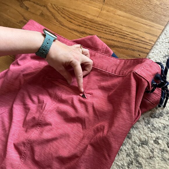 VINEYARD VINES Men's 7 inch On-the-Go Boardshorts 38 red shark stripe - Picture 4 of 6